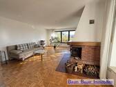 Wohnzimmer mit Kamin - Einfamilienhaus mit 250,00 m&sup2; in Göttingen zum Kaufen