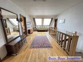 Diele mit offener Holztreppe - 