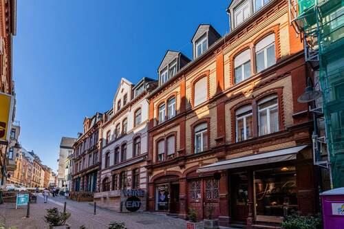 Blick in die Fußgängerzone - 2 Zimmer Mehrfamilienhaus, Wohnhaus zum Kaufen in Wiesbaden