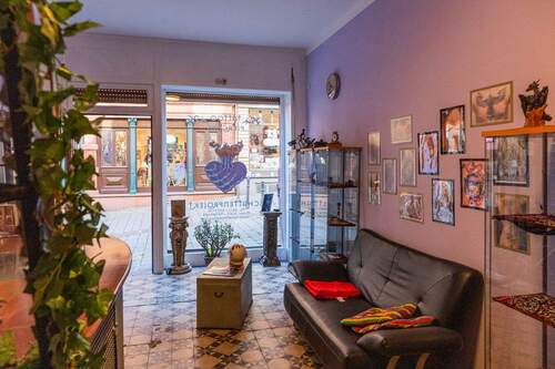 Blick aus dem Laden im Erdgeschoss - Mehrfamilienhaus, Wohnhaus mit 797,00 m² in Wiesbaden zum Kaufen