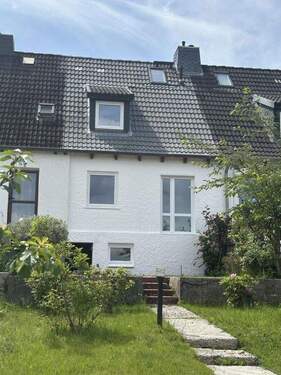 1a. Hinten. Treppe folgt noch. - 3 Zimmer Reihenmittelhaus zum Kaufen in Hamburg-Eißendorf