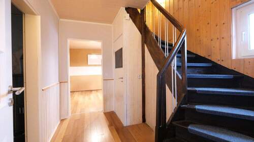 Treppenhaus - 4 Zimmer Einfamilienhaus in Paderborn / Neuenbeken