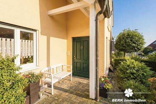 Eingang - 4 Zimmer Doppelhaushälfte zum Kaufen in Haibach