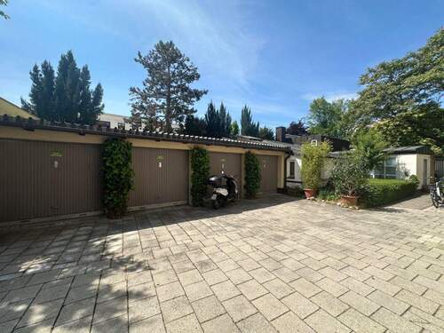 Innenhof mit Garagen - Abschließbare Einzelgarage im Innenhof - Nähe Pasing Arcaden