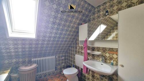 Bad mit Wanne und Dusche - 