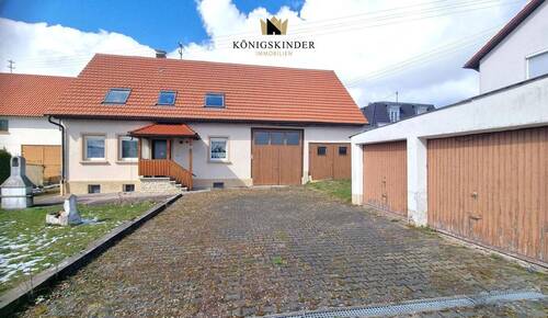 Bauerhaus mit Doppelgarage - 