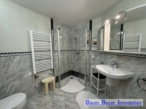 Badzimmer mit Dusche - 
