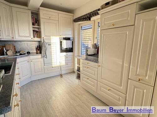 Küche mit Einbauküche - 