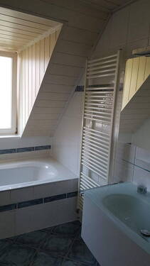 Badezimmer OG mit Wanne - 