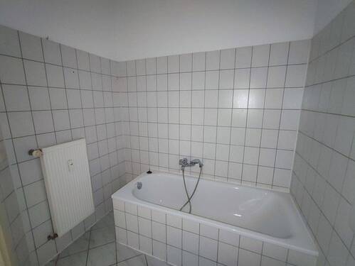 Bad mit Badewanne.jpg - 