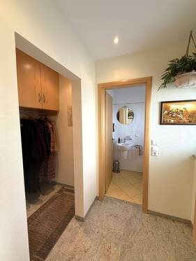 Garderobe und Gäste-WC.JPG - 