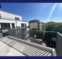 Moderner Wohnkomfort - viel Platz + Freiraum! 5 Zimmer + Süd-Balkon, Einbauküche, 2 Bäder, Aufzug - Stuttgart Untertürkheim