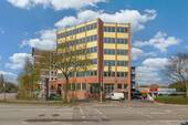 Hausansicht - Freies und sehr umfangreich saniertes Bürohaus mit Tiefgarage