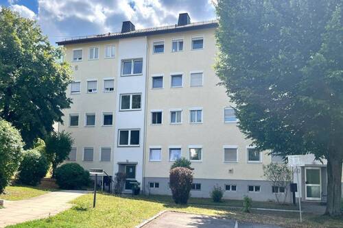 Hausansicht - Charmante 3-Zimmer-Wohnung in zentraler Lage in Stuttgart Weilimdorf - Ideal für Singles oder Paare