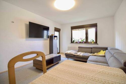 Wohnzimmer - 3 Zimmer Etagenwohnung in Stuttgart