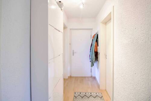 Flur - Etagenwohnung mit 54,70 m² in Stuttgart zum Kaufen