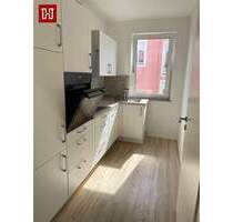 Hochwertige Wohnung mit sonnigem Balkon und Einbauküche ! - Kitzingen