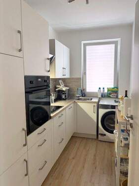 .. mit Einbauküche ! - 