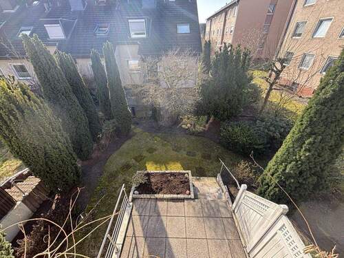 Blick vom Balkon in den Garten - 