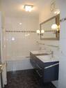 Badezimmer mit Wanne.JPG - 