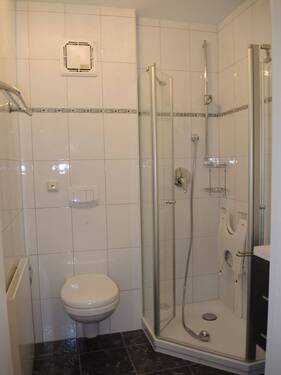 Bad mit Dusche - 