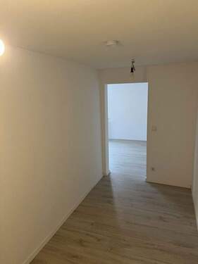 Flur - 3 Zimmer Etagenwohnung zur Miete in Schömberg