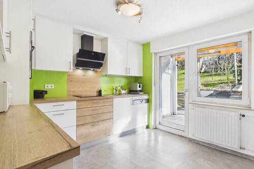 Neuwertige Einbauküche und Zugang zum Garten - 4 Zimmer Etagenwohnung zum Kaufen in Rottweil