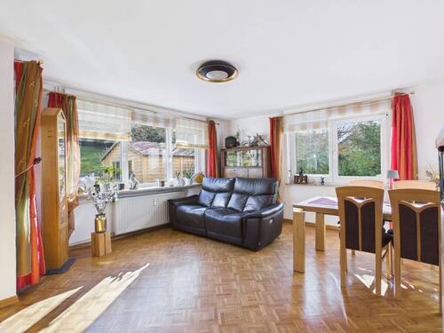 Wohnzimmer mit Kamin - 4 Zimmer Etagenwohnung in Rottweil