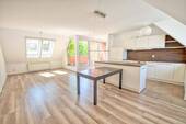 Wohnzimmer - 5 Zimmer Etagenwohnung zum Kaufen in Berlin