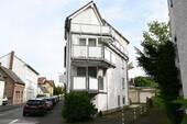 Außenansicht (40) - Renovierungsbedürftiges Einfamilienhaus auf 4 Ebenen mit 3 Balkonen * Bj. 95 * ca.141,38 m² Wfl. * 1 Garage im Nutzungsrecht