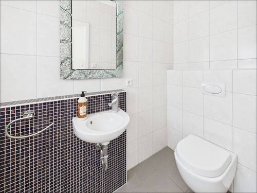 Gäste-WC - Doppelhaushälfte mit 207,00 m² in Haibach zur Miete