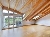 Wohnzimmer - 3 Zimmer Etagenwohnung zum Kaufen in Deckenpfronn