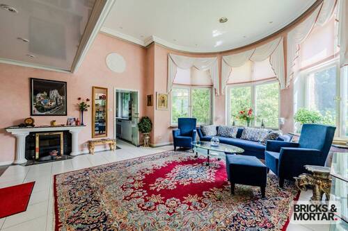 Einzigartiger Wohnbereich mit Erker - 