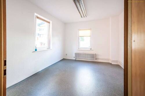 EG - Büro - aktuell - 1 Zimmer Gewerbeobjekt (Büro, Produktion, Verkauf) zum Kaufen in Mengen