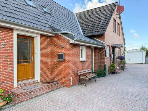 Beide Hauseingänge - 9 Zimmer Mehrfamilienhaus, Wohnhaus zum Kaufen in Dornum / Westeraccumersiel