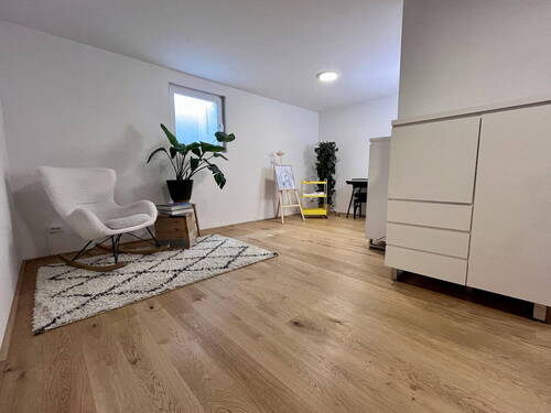 Großzügiger Hobbyraum - 