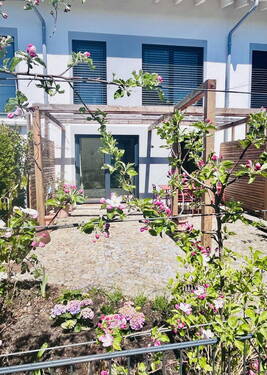 Außenansicht Haus (April 2026) - München-Pendler: 20 Min zum Ostbahnhof - modernes, energieeffizientes Haus A+ (2019)