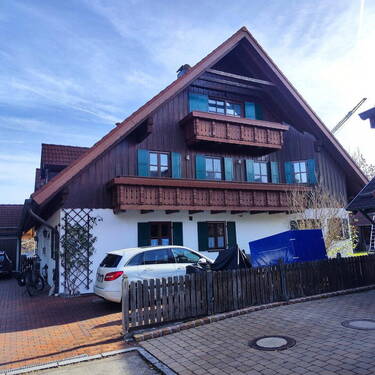 Westansicht mit Balkonen - Exklusive riesige Landhaus-DHH von Privat