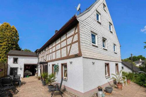 Hausansicht1 - 6 Zimmer Einfamilienhaus zum Kaufen in Chemnitz
