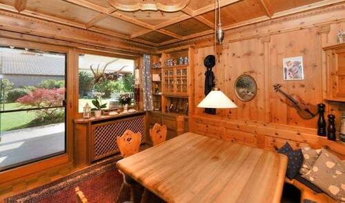 Bauernstube mit Zugang zum Wintergarten - 