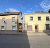 Viel Platz für Ihre Ideen: Zwei modernisierungsbedürftige Einfamilienhäuser in MG-Wickrathberg - Mönchengladbach-Wickrathberg