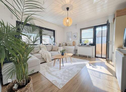 Wohnzimmer OG digitalisiert - 6 Zimmer Mehrfamilienhaus, Wohnhaus zum Kaufen in Wesseling