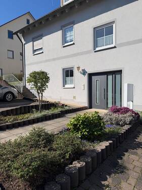 Hausansicht - 3 Zimmer Etagenwohnung zur Miete in Neustadt an der Aisch