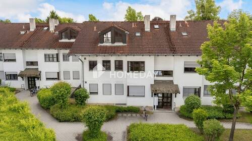 Außenansicht Drohne 1 - Charmante Dachgeschosswohnung mit Loggia und Garage - gemütliches Wohnen mit Wohlfühlcharakter