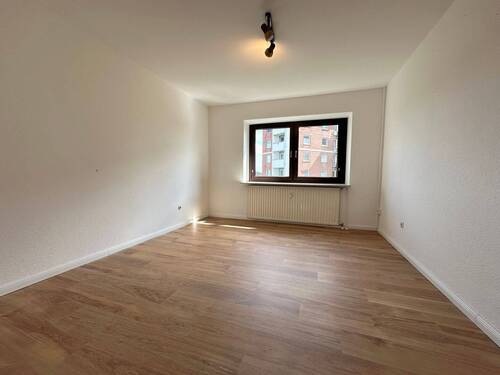 Zimmer I - 3 Zimmer Etagenwohnung in Husum