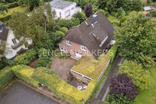 Ansicht von oben mit begrüntem Doppelcarport - 