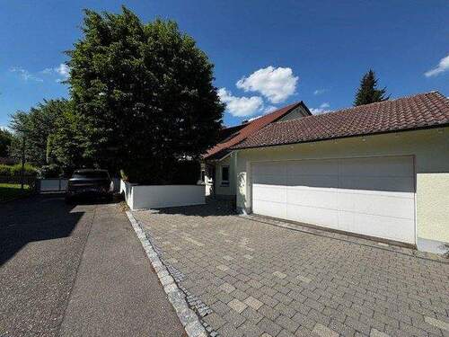Doppelgarage - 6 Zimmer Einfamilienhaus in Bermatingen