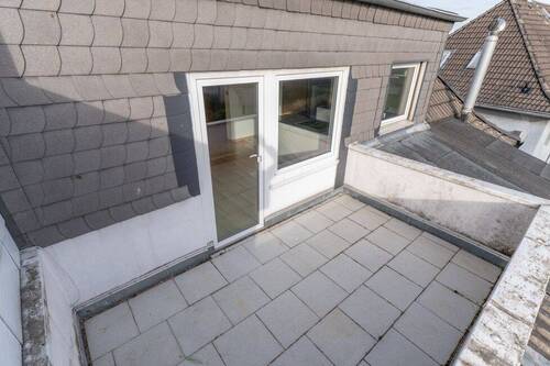 Großzügige Loggia im DG - 9 Zimmer Mehrfamilienhaus, Wohnhaus in Hagen