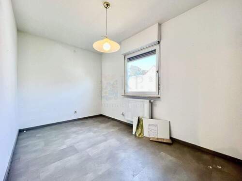 SCHLAFZIMMER IM ERDGESCHOSS - Einfamilienhaus mit 156,50 m&sup2; in Hofheim zum Kaufen