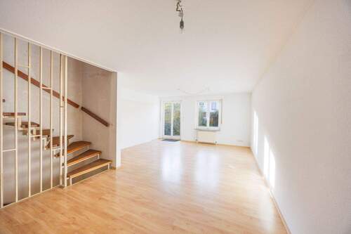 Wohn-/ Essbereich - 5 Zimmer Doppelhaushälfte zum Kaufen in Pleidelsheim